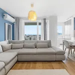 Cozy Grand Luxury - Coresi Promenade Apartman *
