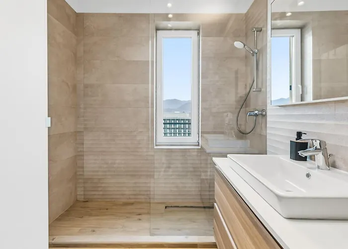 Grand Luxury - Coresi Promenade Apartment *